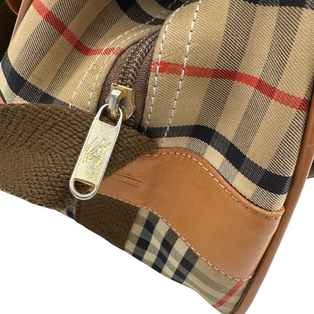 Cartella Burberry in tessuto trama tartan con finiture in pelle marroni.