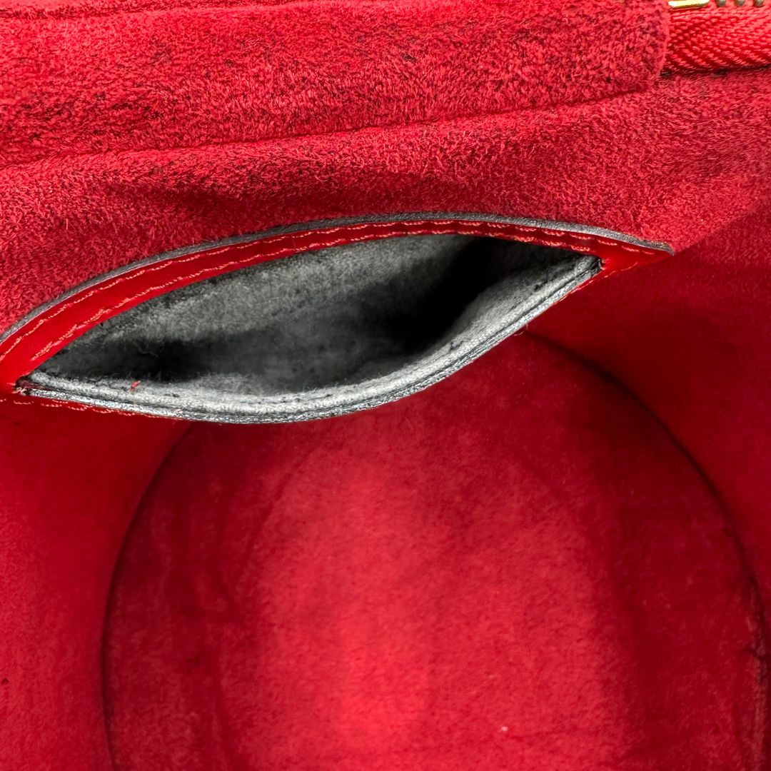 interno  Borsa LV in pelle epi rossa, da portare a mano, di lusso, originale, ottime condizioni, usato