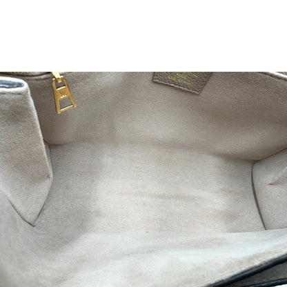 Interno, Borsa Vavin LV in pelle color fango monogram Empreinte, munita di una tracolla scorrevole con spallacci in pelle.