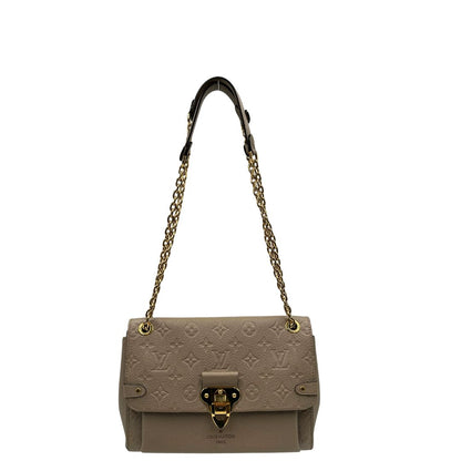 Front, Borsa Vavin LV in pelle color fango monogram Empreinte, munita di una tracolla scorrevole con spallacci in pelle.