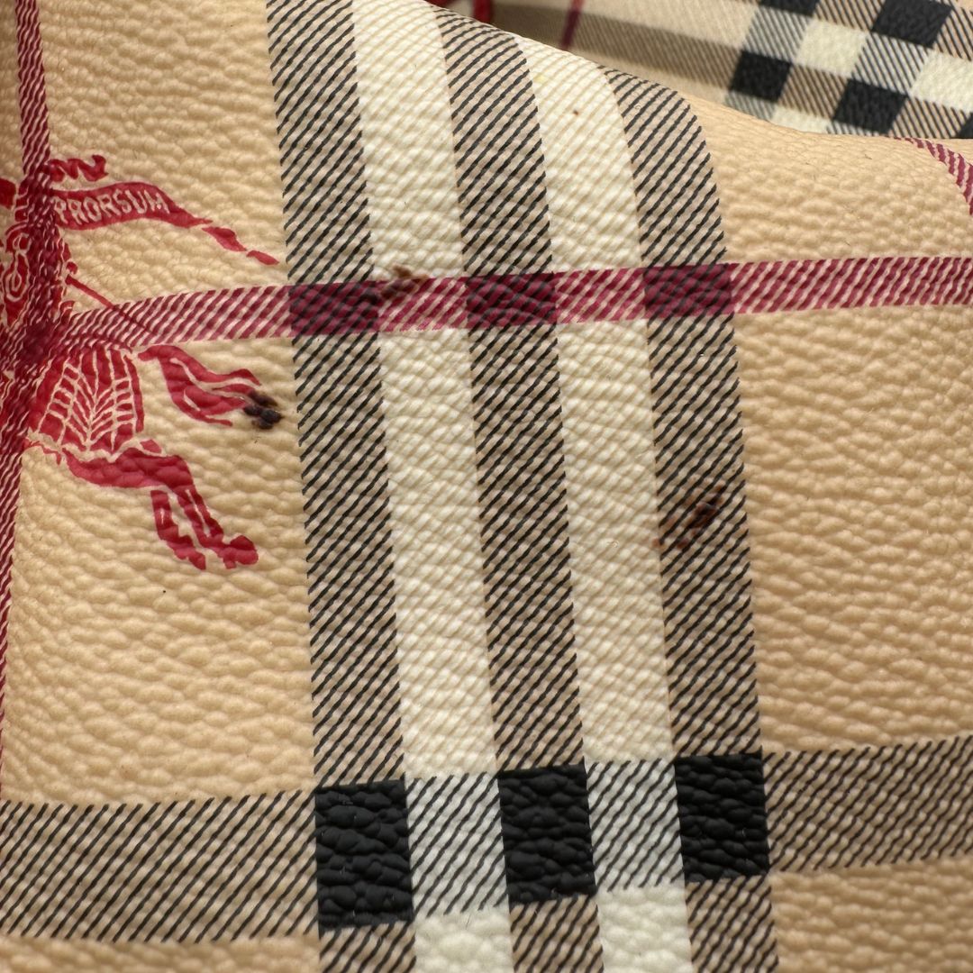 Borsa Burberry in canvas trama tartan e finiture in pelle rossa, di lusso, originale, ottime condizioni, usata.