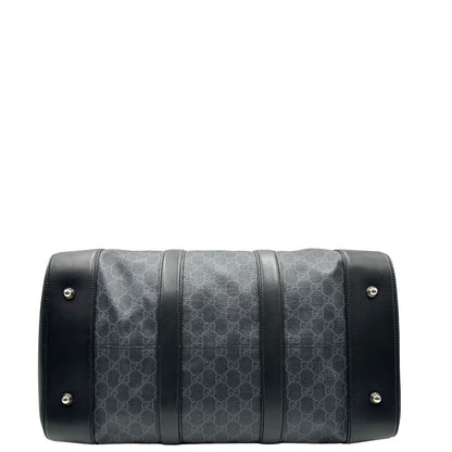 Base, Borsone da viaggio Gucci Savoy misura piccola in canvas GG supreme nero con parti metalliche argentate, da portare a mano oppure a spalla. Originale, usato, di lusso, in ottime condizioni.