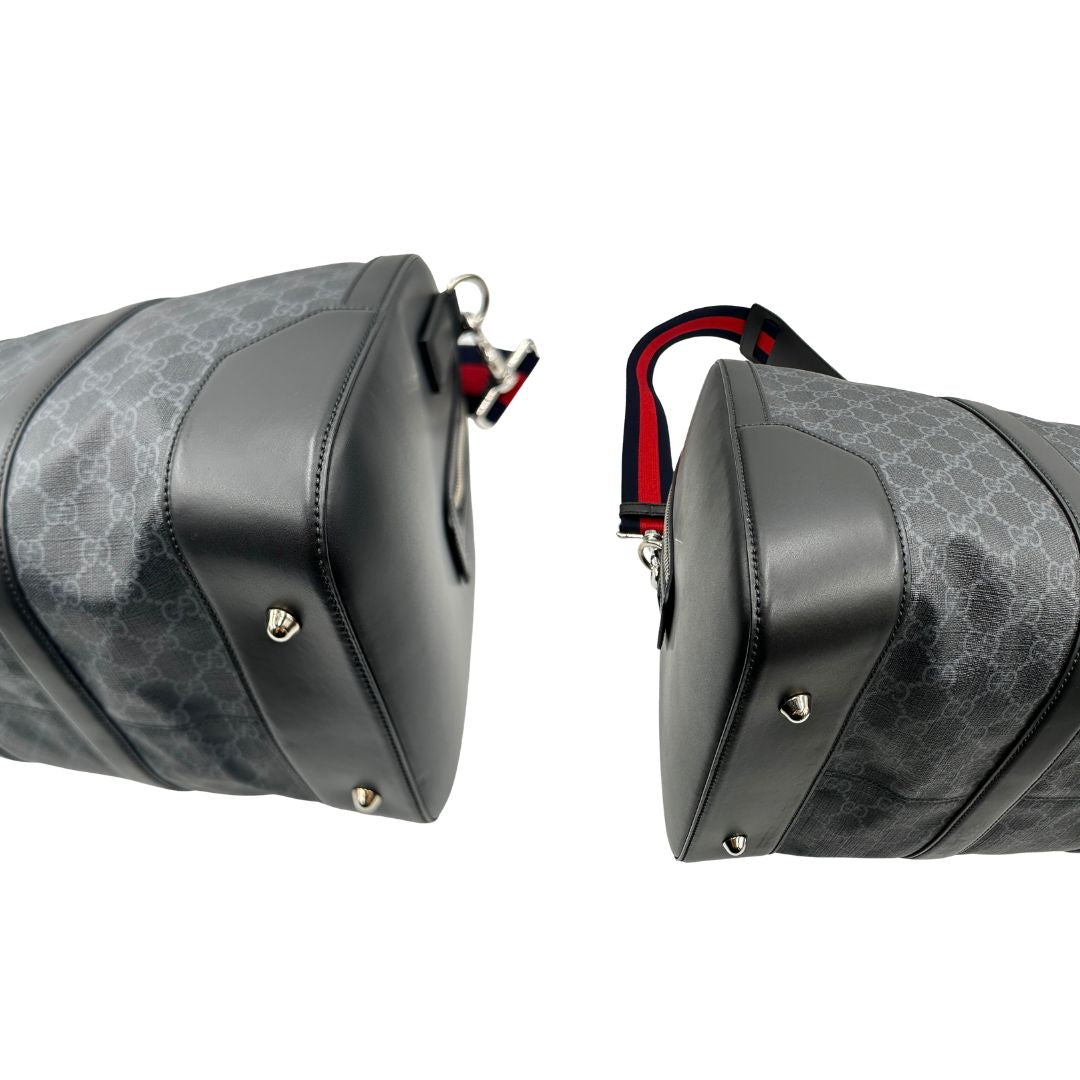 Angoli, Borsone da viaggio Gucci Savoy misura piccola in canvas GG supreme nero con parti metalliche argentate, da portare a mano oppure a spalla. Originale, usato, di lusso, in ottime condizioni.