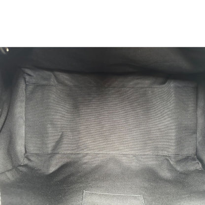 Interno, Borsone da viaggio Gucci Savoy misura piccola in canvas GG supreme nero con parti metalliche argentate, da portare a mano oppure a spalla. Originale, usato, di lusso, in ottime condizioni.