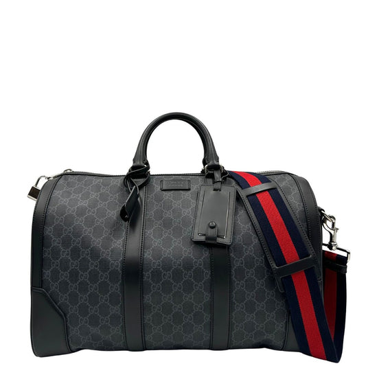 Front, Borsone da viaggio Gucci Savoy misura piccola in canvas GG supreme nero con parti metalliche argentate, da portare a mano oppure a spalla. Originale, usato, di lusso, in ottime condizioni.