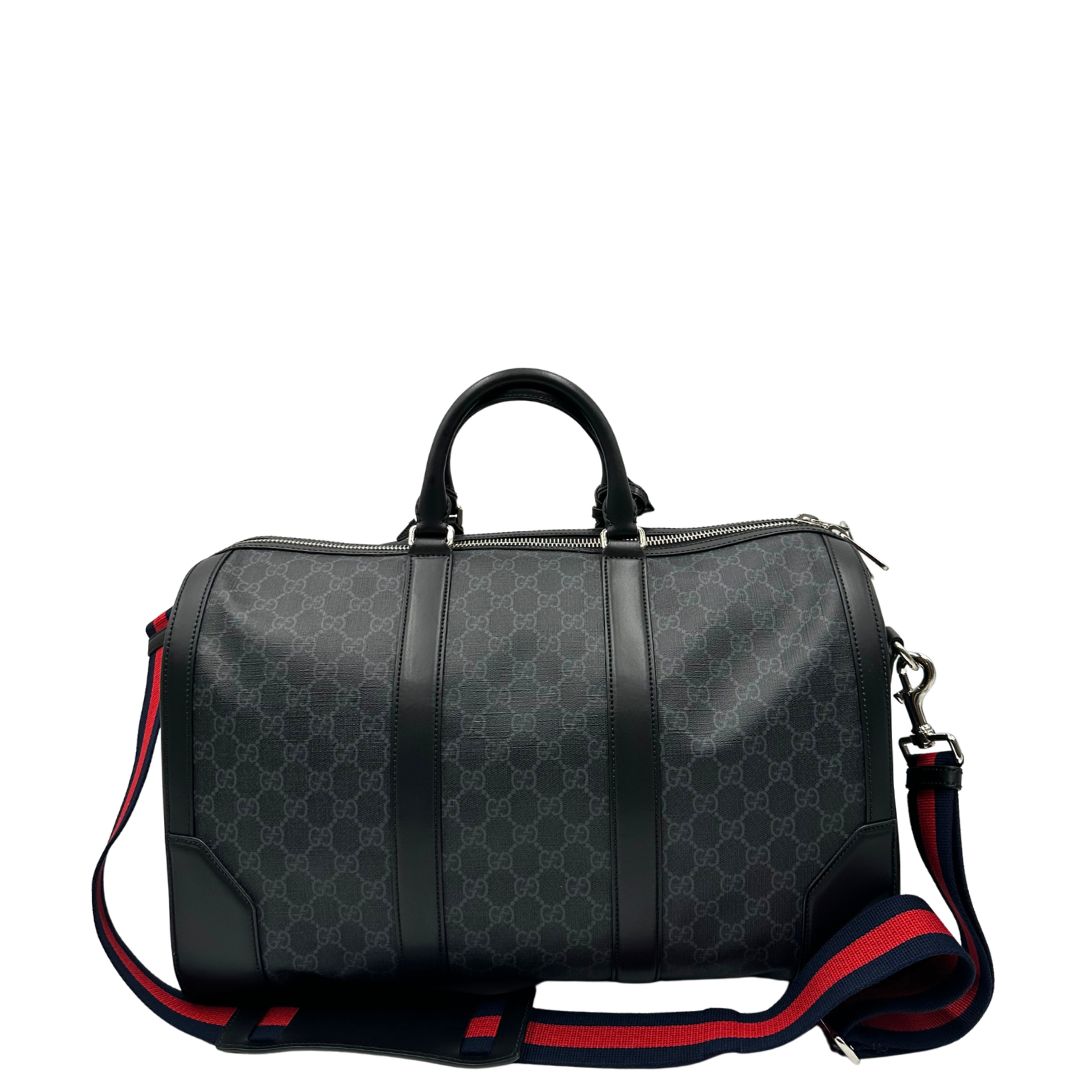 Retro, Borsone da viaggio Gucci Savoy misura piccola in canvas GG supreme nero con parti metalliche argentate, da portare a mano oppure a spalla. Originale, usato, di lusso, in ottime condizioni.