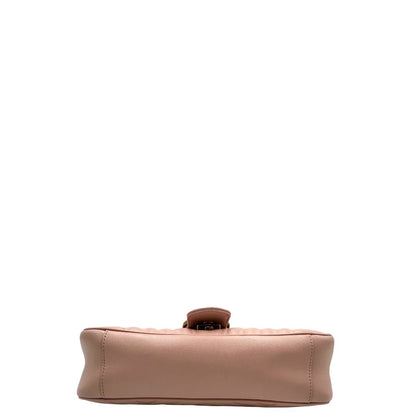 base Borsa Gucci Marmont rosa in pelle con motivo chevron nella misura media, di lusso, originale, ottime condizioni, usata.
