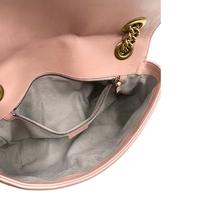 interno Borsa Gucci Marmont rosa in pelle con motivo chevron nella misura media, di lusso, originale, ottime condizioni, usata. 