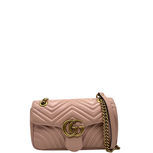 front Borsa Gucci Marmont rosa in pelle con motivo chevron nella misura media, di lusso, originale, ottime condizioni, usata. 