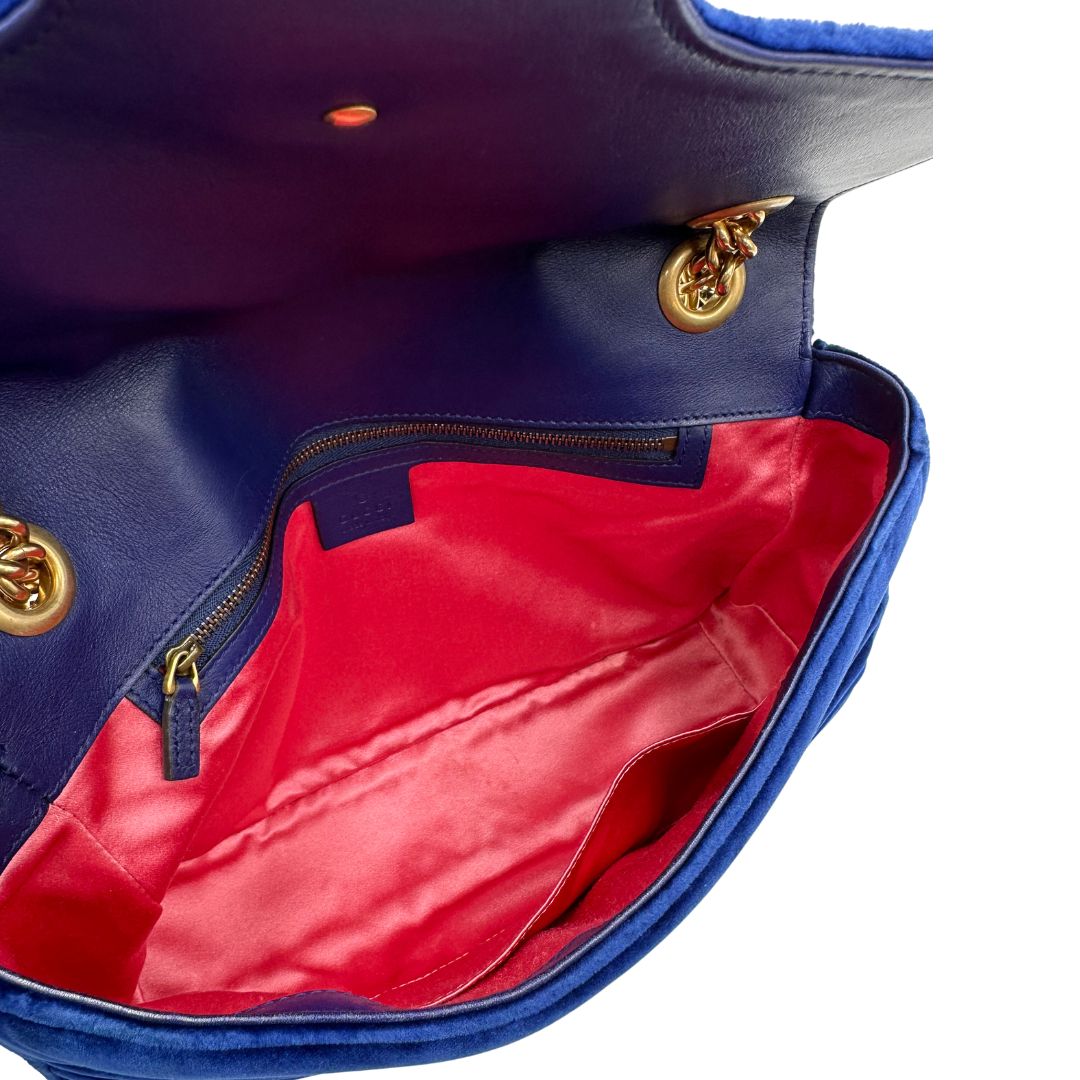 interno  Borsa Gucci Marmont nella misura grande in velluto blu, di lusso, originale, ottime condizioni. 
