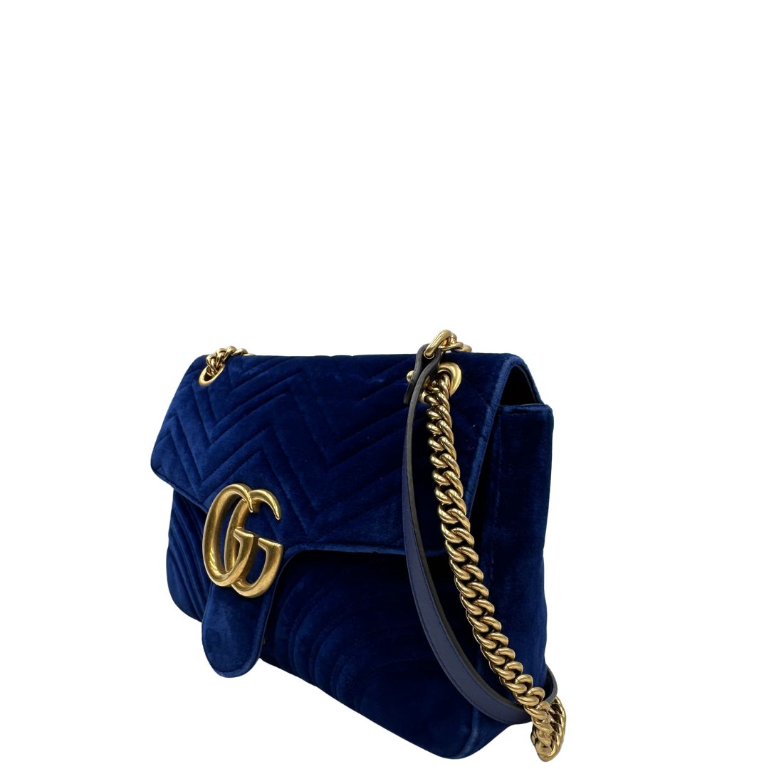 lato  Borsa Gucci Marmont nella misura grande in velluto blu, di lusso, originale, ottime condizioni. 