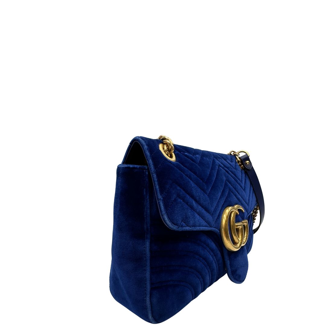 lato  Borsa Gucci Marmont nella misura grande in velluto blu, di lusso, originale, ottime condizioni. 