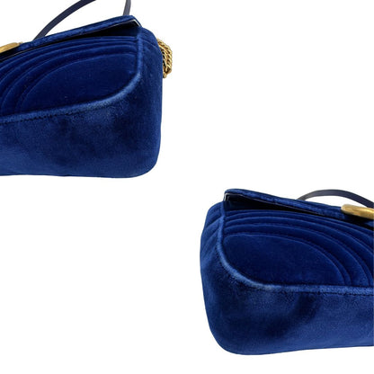 angoli  Borsa Gucci Marmont nella misura grande in velluto blu, di lusso, originale, ottime condizioni. 