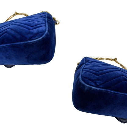 angoli  Borsa Gucci Marmont nella misura grande in velluto blu, di lusso, originale, ottime condizioni. 