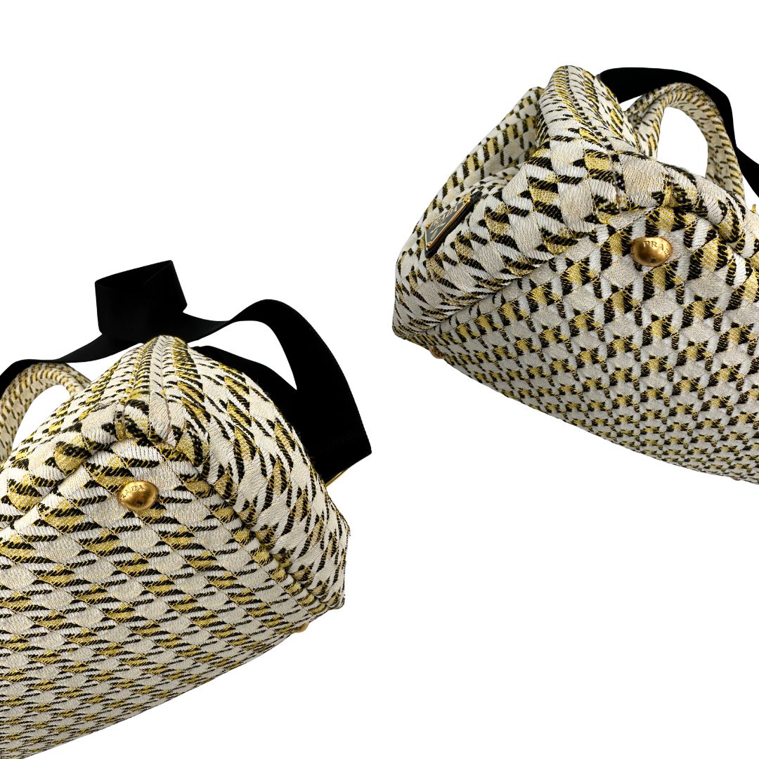 angoli  Borsa Tote Prada in tessuto Jacquard, di lusso, originale, ottime condizioni, usata.