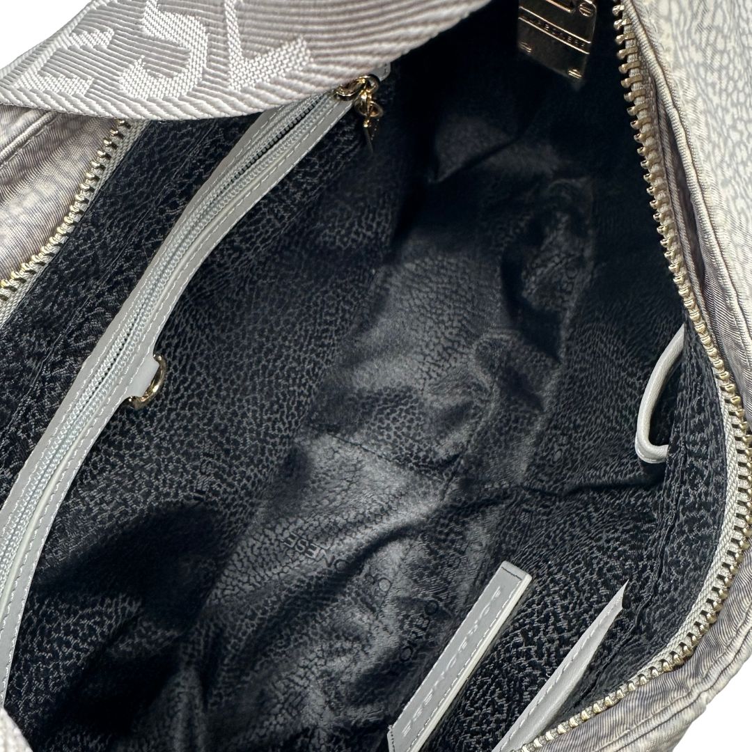 Interno, Borsa modello hobo Borbonese tessuto nylon grigio con trama occhio di pernice, dettagli in pelle tono su tono e parti metalliche dorate. Originale, usata, di lusso, in ottime condizioni.