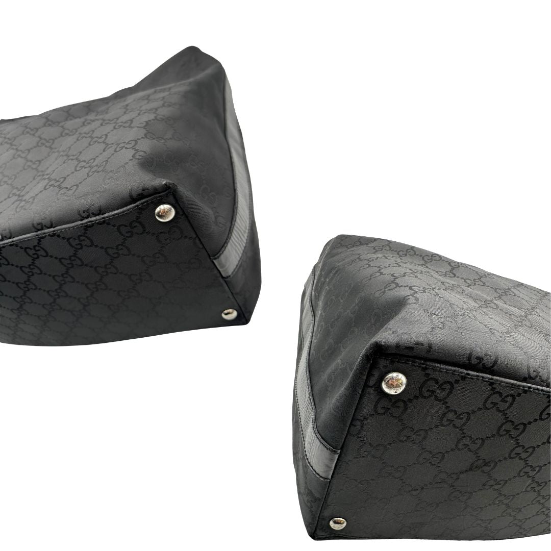 angoli Borsa Gucci Hobo Maxi in tessuto GG nero, di lusso, originale, ottime condizioni, usata. 