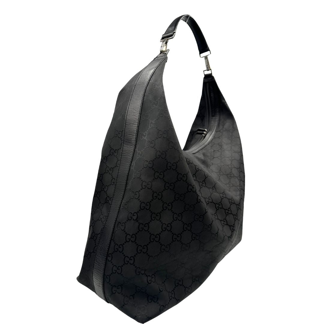 lato Borsa Gucci Hobo Maxi in tessuto GG nero, di lusso, originale, ottime condizioni, usata.