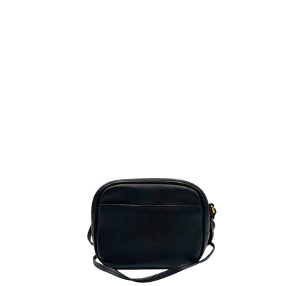 retro Borsa Saint Laurent in pelle nera con iconico logo Cassandre in metallo dorato, di lusso, originale, ottime condizioni, usata. 
