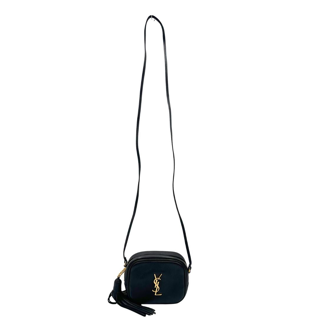 front Borsa Saint Laurent in pelle nera con iconico logo Cassandre in metallo dorato, di lusso, originale, ottime condizioni, usata. 