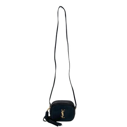 front Borsa Saint Laurent in pelle nera con iconico logo Cassandre in metallo dorato, di lusso, originale, ottime condizioni, usata. 