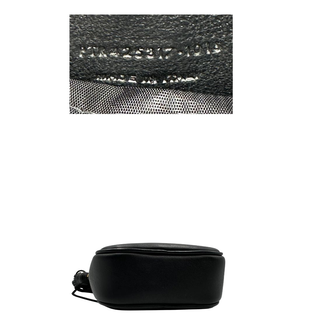 base Borsa Saint Laurent in pelle nera con iconico logo Cassandre in metallo dorato, di lusso, originale, ottime condizioni, usata. 