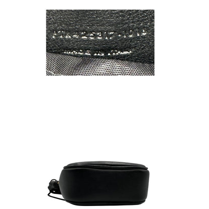 base Borsa Saint Laurent in pelle nera con iconico logo Cassandre in metallo dorato, di lusso, originale, ottime condizioni, usata. 