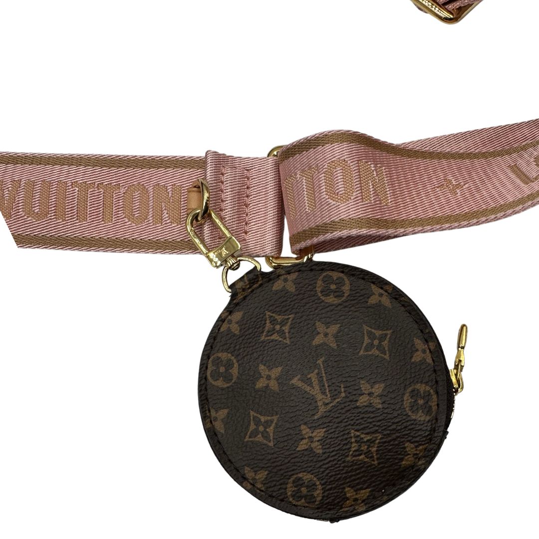 Multi Pochette Accessoires Louis Vuitton in canvas marrone monogram con dettagli in vacchetta naturale, manico in catena dorata e tracolla in tessuto Jacquard rosa, di lusso, originale, ottime condizioni, usata. b