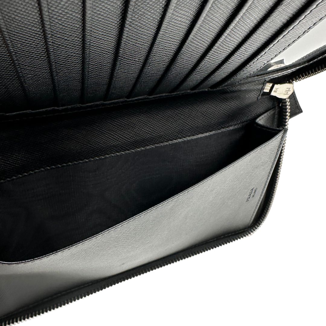  Portafoglio Prada in pelle nera, di lusso, originale, ottime condizioni, usato.