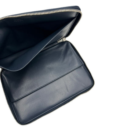 Portadocumenti Prada in pelle saffiano blu, di lusso, originale, ottime condizioni, usato.