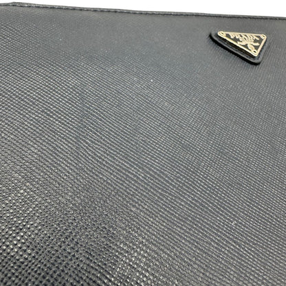 Portadocumenti Prada in pelle saffiano blu, di lusso, originale, ottime condizioni, usato.