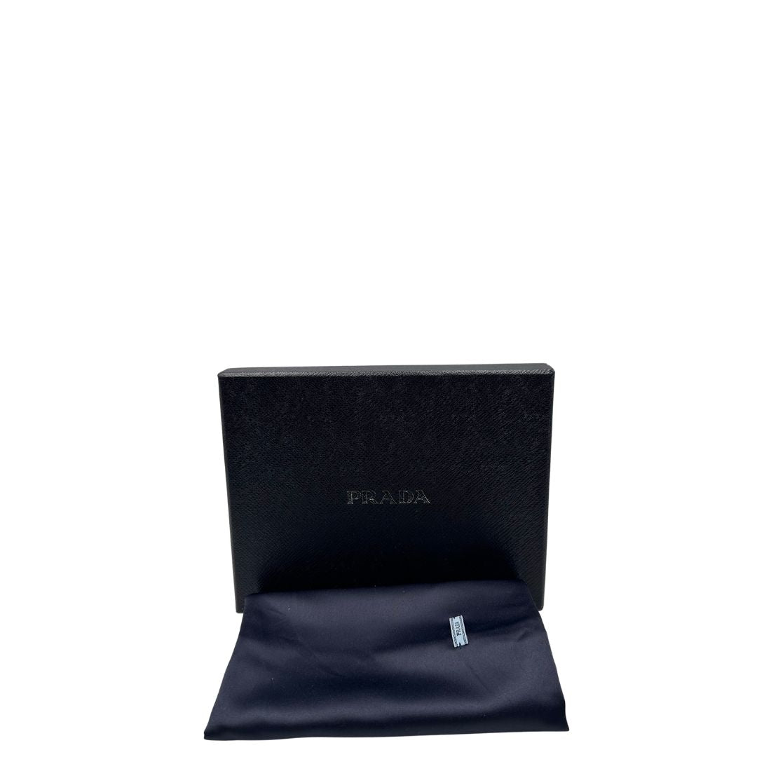Portadocumenti Prada in pelle saffiano blu, di lusso, originale, ottime condizioni, usato.