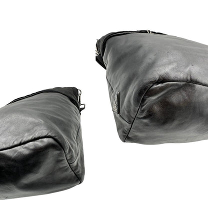 Angoli, Borsa Prada double face in nylon e pelle nero con parti metalliche argentate; munita di doppi manici e una tracolla in tessuto amovibile e regolabile. Originale, usata, di lusso, in ottime condizioni.