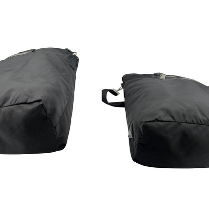 Angoli, Borsa Prada double face in nylon e pelle nero con parti metalliche argentate; munita di doppi manici e una tracolla in tessuto amovibile e regolabile. Originale, usata, di lusso, in ottime condizioni.