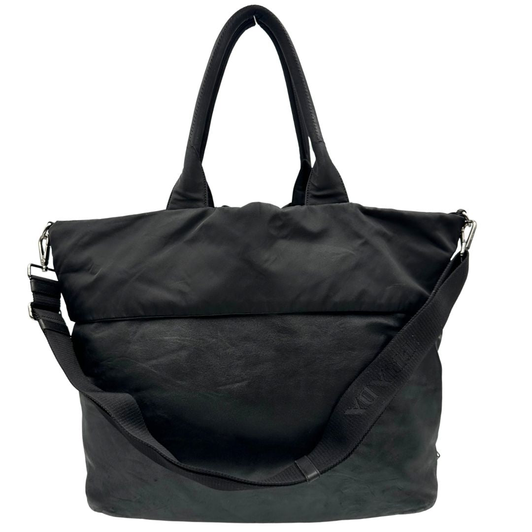Retro, Borsa Prada double face in nylon e pelle nero con parti metalliche argentate; munita di doppi manici e una tracolla in tessuto amovibile e regolabile. Originale, usata, di lusso, in ottime condizioni.