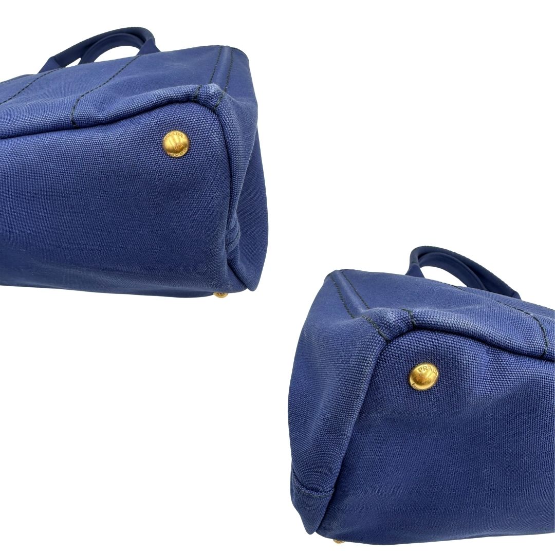 angoli  Borsa Tote Prada in tessuto blu, di lusso, originale, ottime condizioni, usata. 