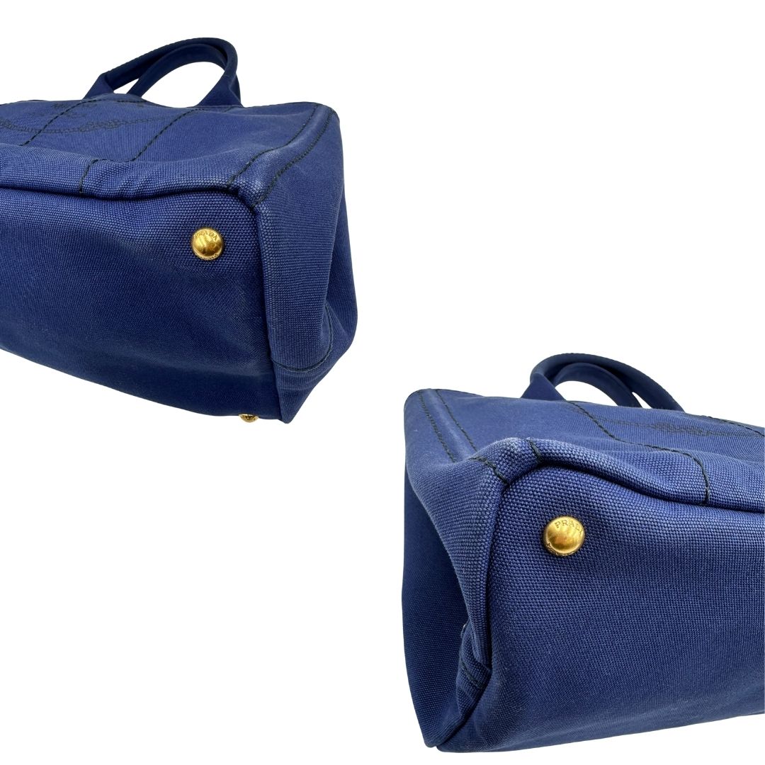 angoli  Borsa Tote Prada in tessuto blu, di lusso, originale, ottime condizioni, usata. 