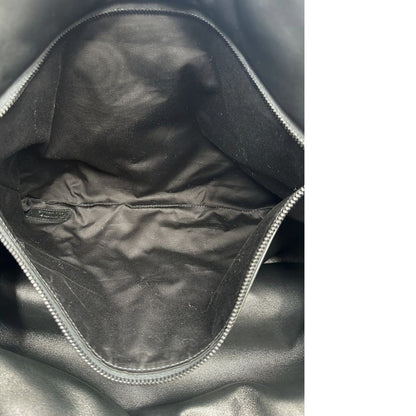 Interno tasca, Borsa Saint Laurent in pelle imbottita con logo in rilievo di Saint Laurent sul front. Originale, usata, di lusso, in condizioni eccellenti.