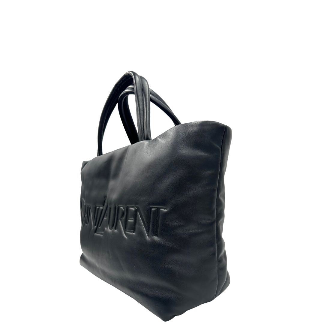Laterale, Borsa Saint Laurent in pelle imbottita con logo in rilievo di Saint Laurent sul front. Originale, usata, di lusso, in condizioni eccellenti.