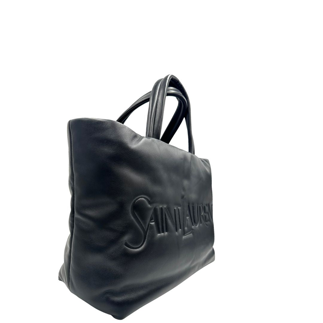Laterale, Borsa Saint Laurent in pelle imbottita con logo in rilievo di Saint Laurent sul front. Originale, usata, di lusso, in condizioni eccellenti.