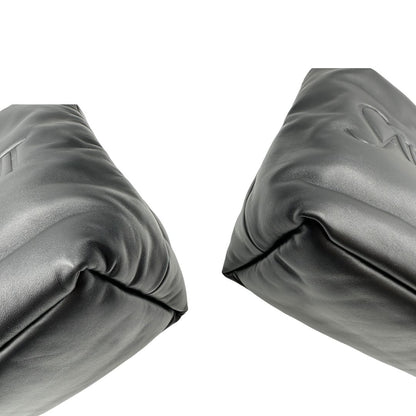 Angoli, Borsa Saint Laurent in pelle imbottita con logo in rilievo di Saint Laurent sul front. Originale, usata, di lusso, in condizioni eccellenti.