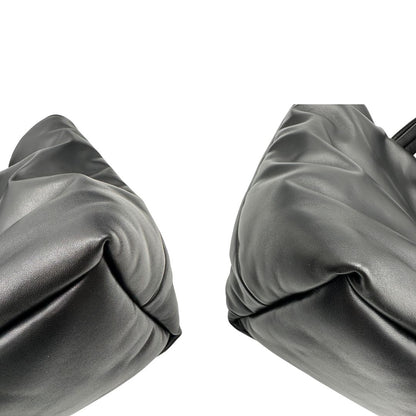 Angoli, Borsa Saint Laurent in pelle imbottita con logo in rilievo di Saint Laurent sul front. Originale, usata, di lusso, in condizioni eccellenti.
