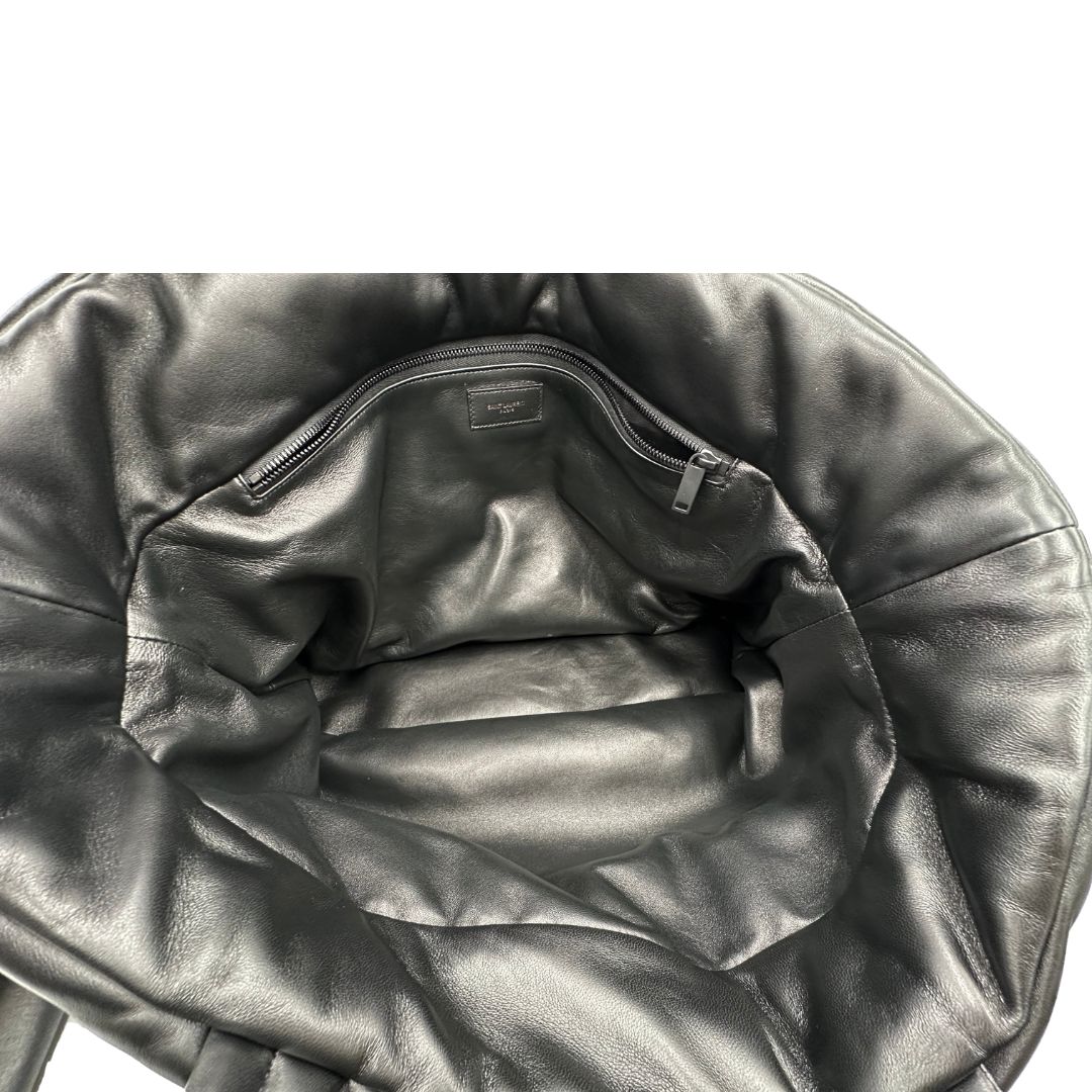 Interno, Borsa Saint Laurent in pelle imbottita con logo in rilievo di Saint Laurent sul front. Originale, usata, di lusso, in condizioni eccellenti.