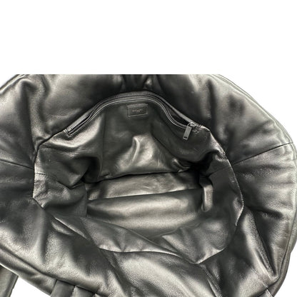 Interno, Borsa Saint Laurent in pelle imbottita con logo in rilievo di Saint Laurent sul front. Originale, usata, di lusso, in condizioni eccellenti.
