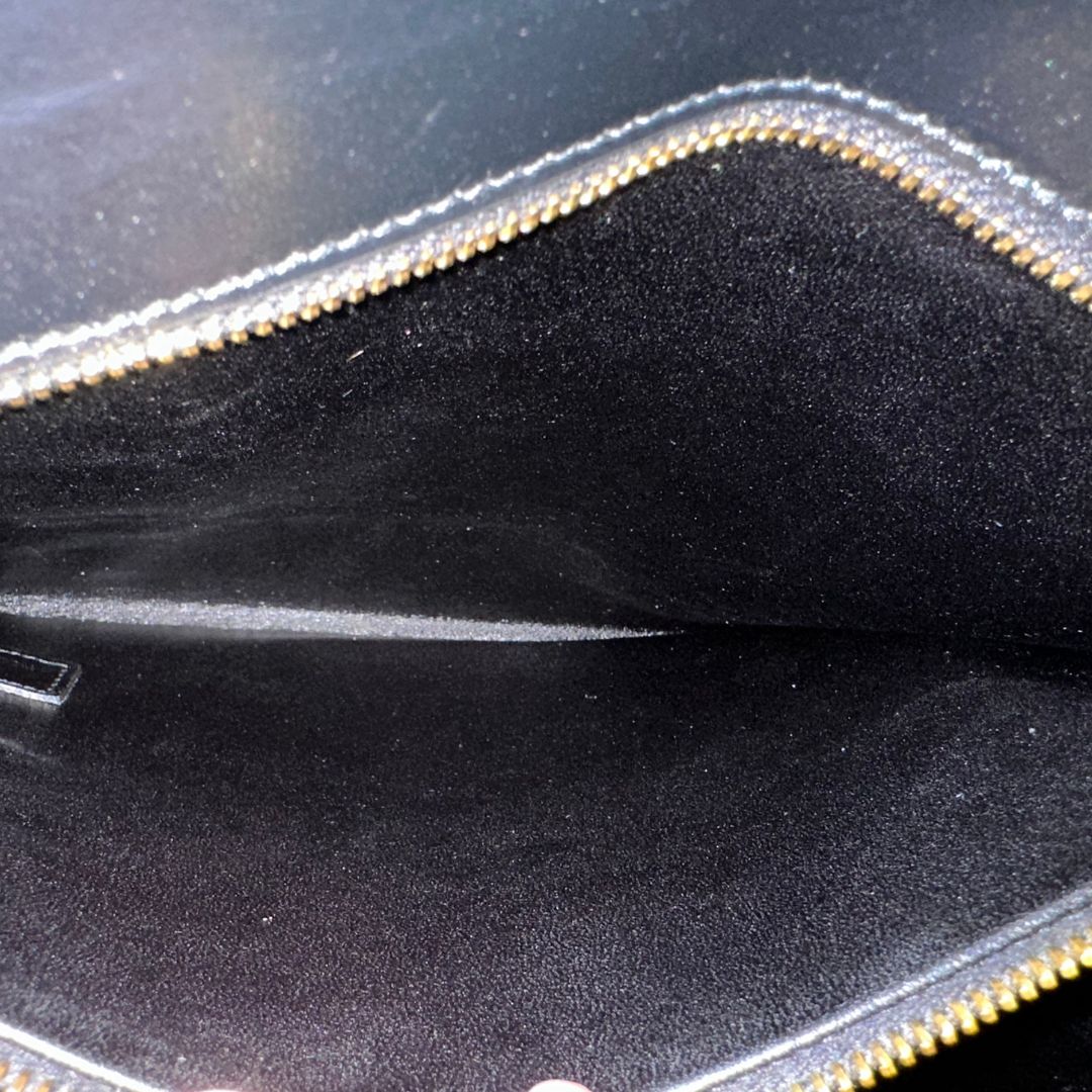 interno  Borsa Saint Laurent Manhattan in pelle nera e hardware dorato, da portare a mano o a braccio, di lusso, eccellenti condizioni, usata, originale. 