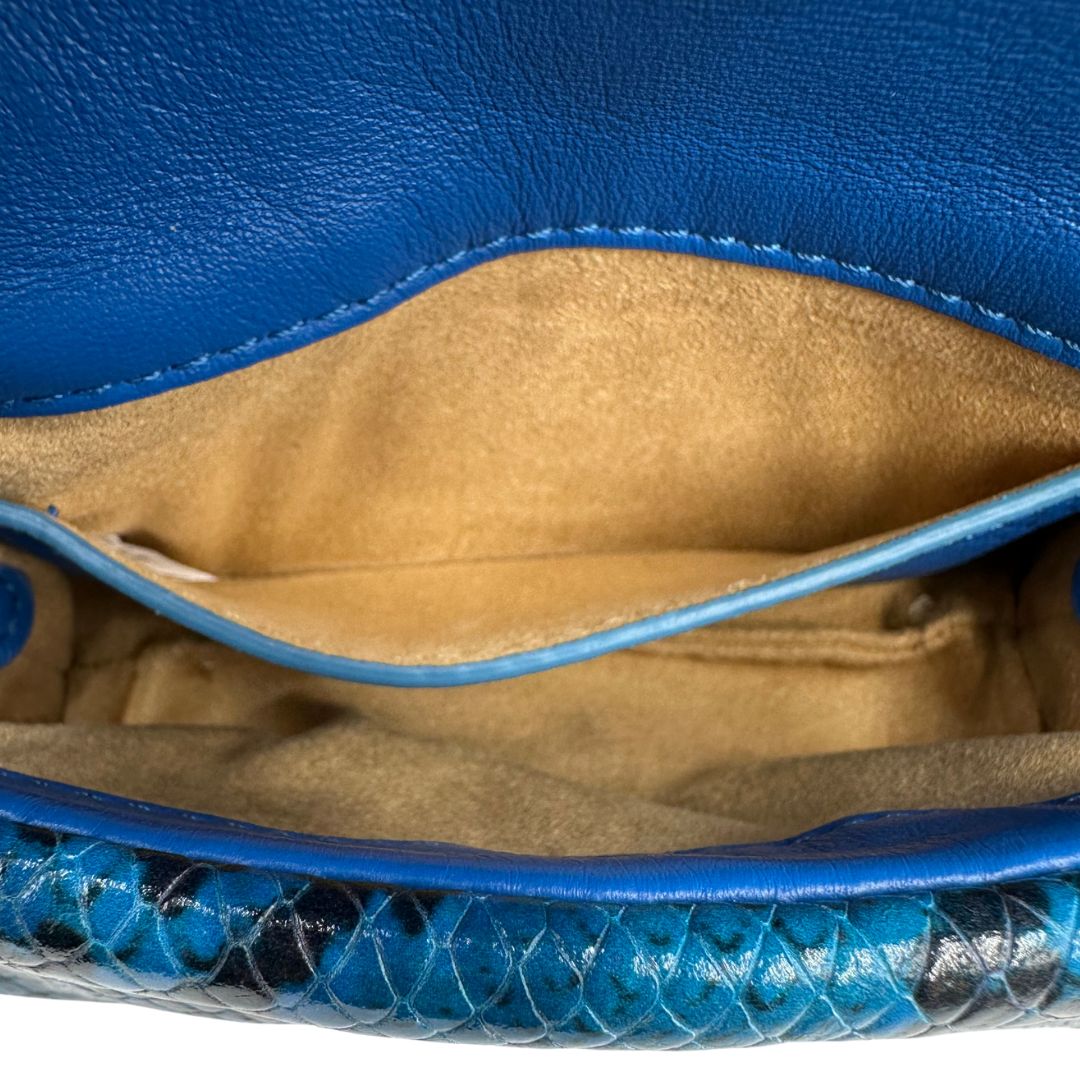 interno  Borsa Pinko in pelle blu animalier nella versione micro, di lusso, originale, ottime condizioni, usata.
