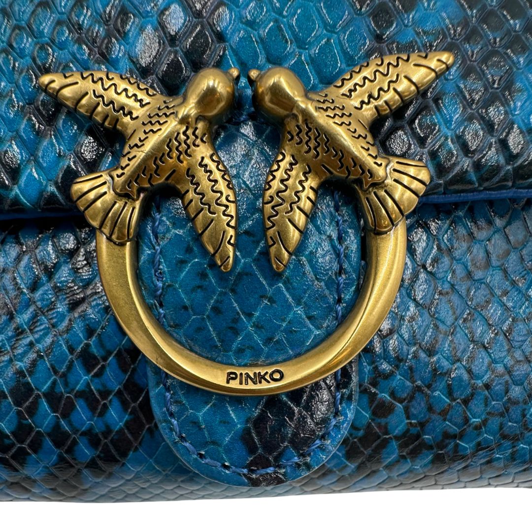 logo  Borsa Pinko in pelle blu animalier nella versione micro, di lusso, originale, ottime condizioni, usata. 