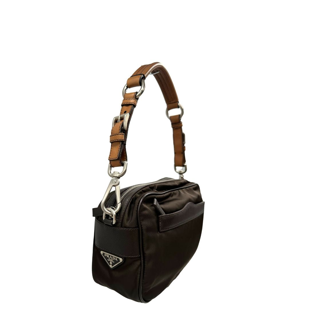 lato Borsa Prada in vela vintage marrone, di lusso, originale, eccellenti condizioni, usata. 