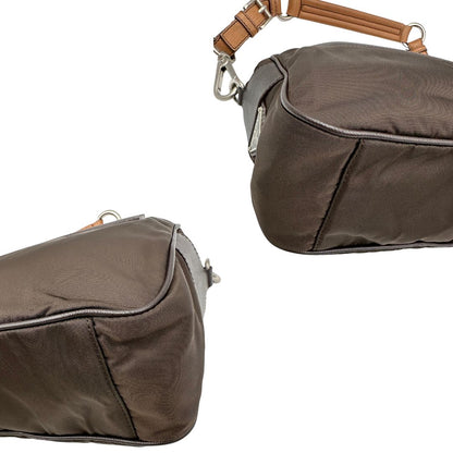 angoli Borsa Prada in vela vintage marrone, di lusso, originale, eccellenti condizioni, usata. 