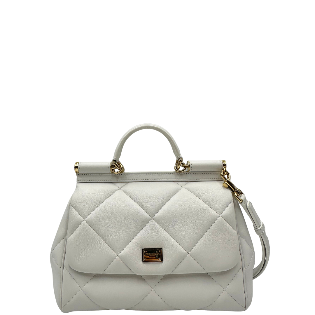 Front, Borsa D&G in pelle trapuntata color bianco gesso, e hardware dorato, indossabile a mano oppure a tracolla. Originale, usata, di lusso, in ottime condizioni.